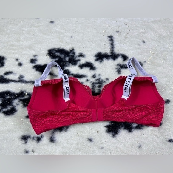 Victoria’s Secret Women’s Red Lined No-Wire Bra Size 36C - Picture 2 of 6